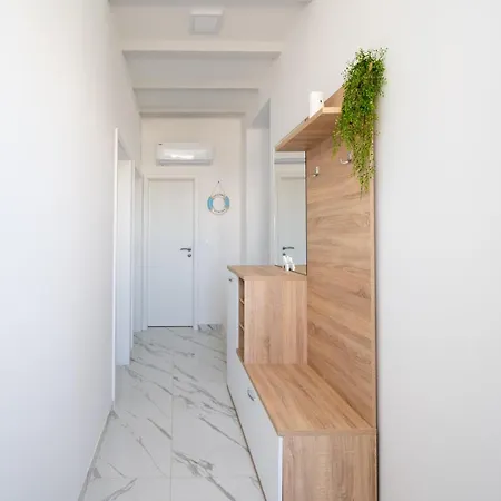 With A Parking Space - 23015 자다르