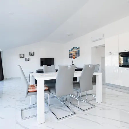 Apartament With A Parking Space - 23015 Zadar